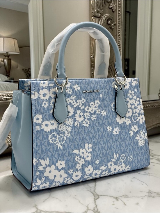 Michael Kors Handbags - Michael Kors Marilyn
Medium Printed Signature Logo. Pale Ocean color